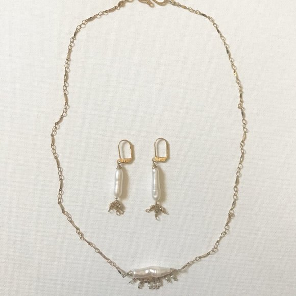A'Luring Jewelry Jewelry - White Freshwater Pearls in gold tone Necklace & Earring Set Ocean Sea